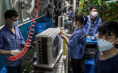 Chińskie fabryki otwierają się tylko po to, by zwalniać pracowników