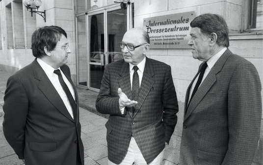 Heinz Felfe (1918–2008) – były pracownik niemieckiego Bundesnachrichtendienst (Federalnej Służby Wyw