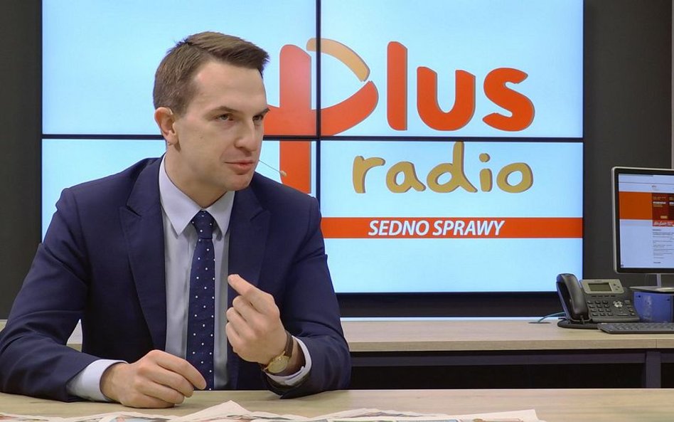 Adam Szłapka wygrał sprawę przeciw TVP. Domagał się informacji o zarobkach dziennikarzy