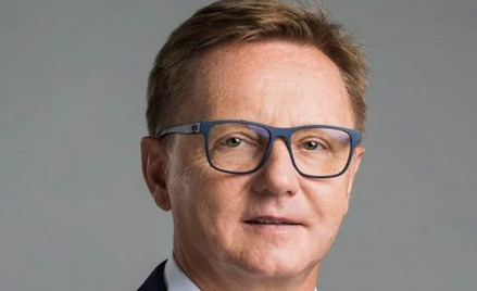 Jakub Swadźba jest doktorem habilitowanym nauk medycznych, współzałożycielem i wieloletnim prezesem 