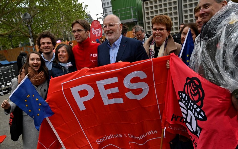 Timmermans: Twardy brexit byłby tragedią. UE trzyma się porozumienia