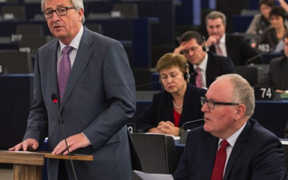 Jean-Claude Juncker szef Komisji Europejskiej (z lewej) ipierwszy wiceprezes Komisji Frans Timmerman