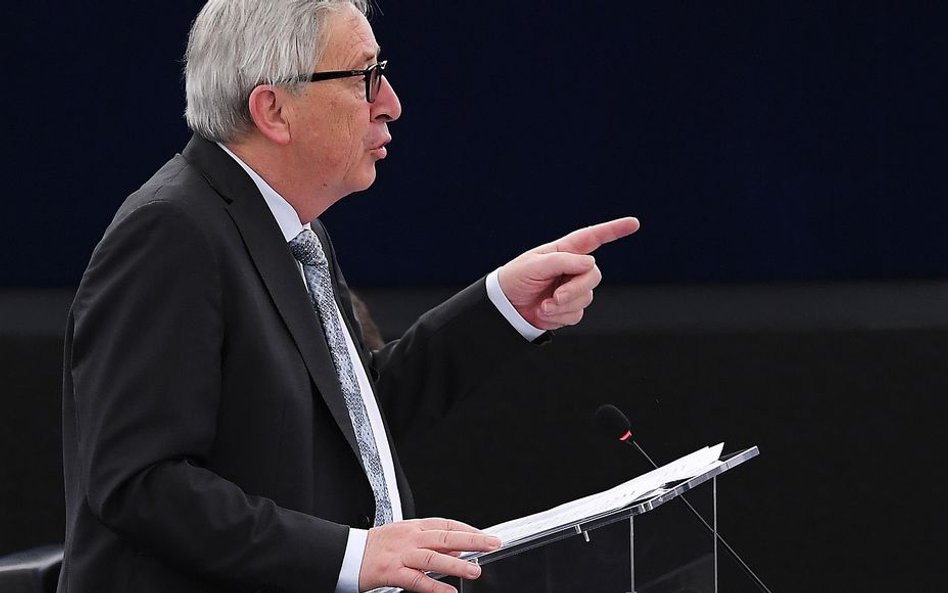 Juncker wzywa do walki z "fake newsami". I wymienia Orbana