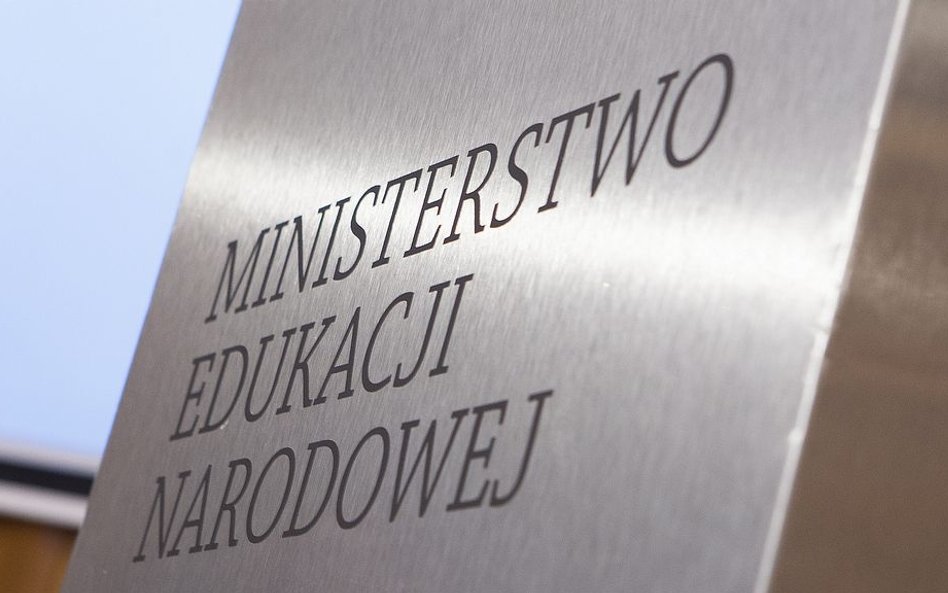MEN monitoruje "wzrost zachorowalności wśród nauczycieli"
