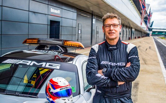 Bernd Mayländer przez wiele lat był kierowcą prowadzącym samochód bezpieczeństwa podczas wyścigów F1