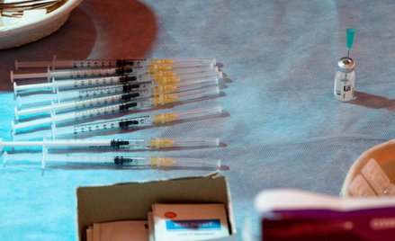 Andrusiewicz: Nie będzie obowiązku szczepień dla nauczycieli i służb mundurowych od 1 marca