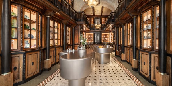 Zabytkowa apteka we Lwowie w nowej roli. Te wnętrza to podróż w czasie