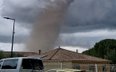Tornado we Francji. Zniszczone setki domów, 41 osób rannych