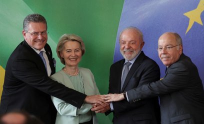 Europejski Komisarz ds. handlu i bezpieczeństwa gospodarczego Maroš Šefčovič, przewodnicząca Komisji