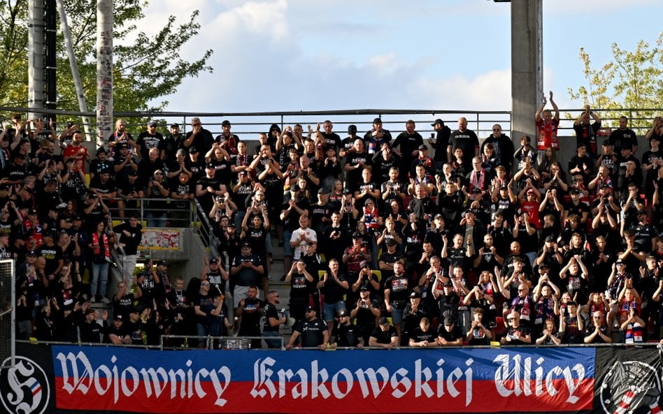 Kibice Wisły Kraków podczas meczu z Koroną Kielce