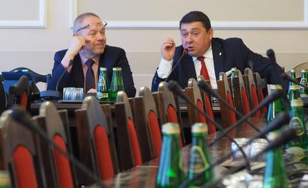Obrady prowadził przewodniczący podkomisji Grzegorz Janik (z prawej), towarzyszył mu wiceprzewodnicz