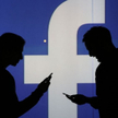 Szukałeś pracy na Facebooku? LinkedIn zagrożony