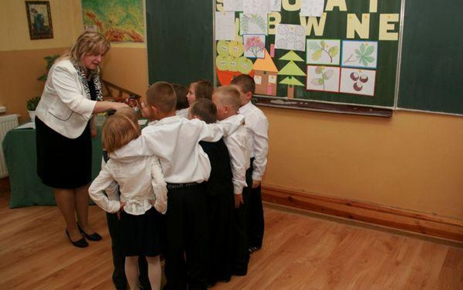 Od czwartego roku pracy przysługuje comiesięczny bonus za staż