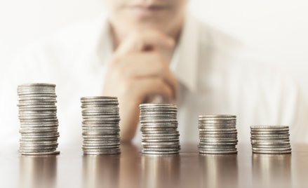 Panel ekonomistów: Finanse publiczne trzeba uporządkować, a nie odchudzić