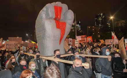 Uniwersytet Śląski: czerwona błyskawica na wykładzie prawa konstytucyjnego