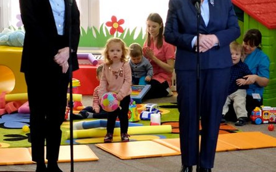 Premier Beata Szydło podczas otwarcia żłobka w Stalowej Woli