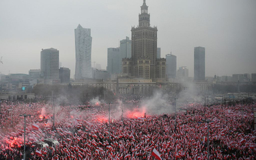 Reuters: 200 tys. ludzi na ulicach Warszawy. Wśród nich neofaszyści