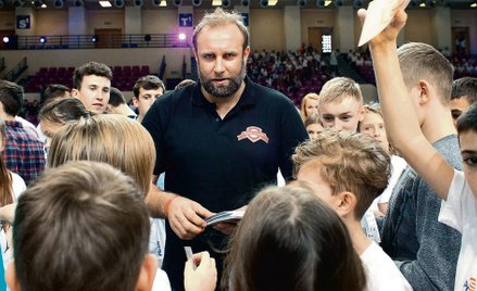 Warszawa, Torwar. Trening Artura Siódmiaka z Akademią Małych Mistrzów