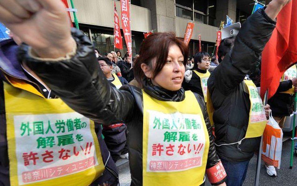 Protesty zwolnionych w Japonii pracowników