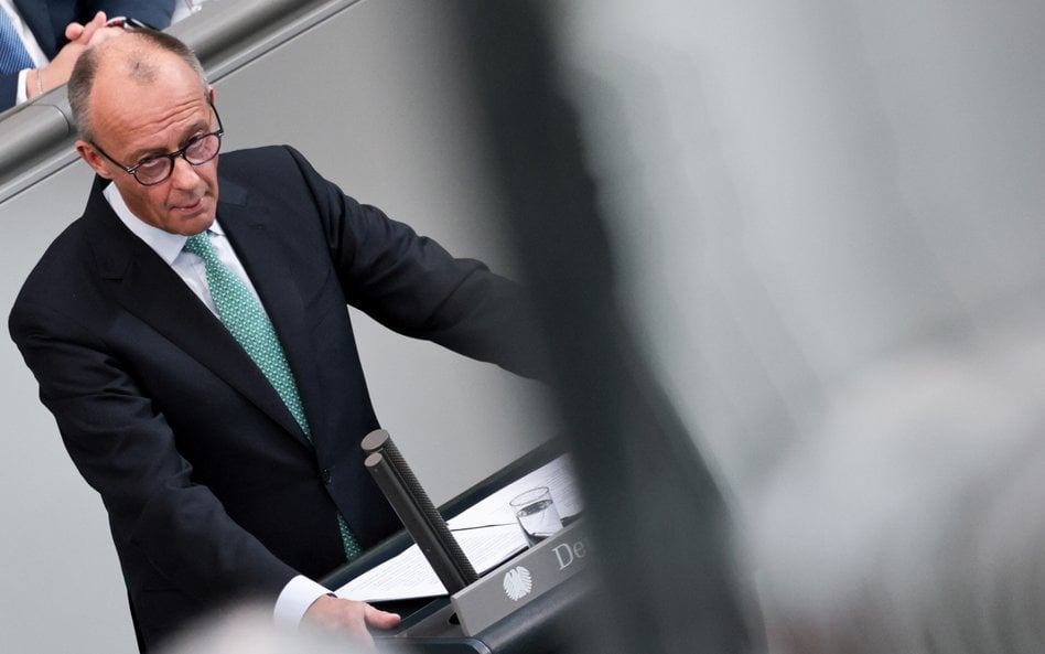Kanclerz Niemiec Friedrich Merz przemawiający w Bundestagu