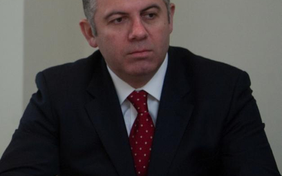 Alek­sander Toł­sto­uchow, za­ło­ży­ciel spół­ki i głów­ny ak­cjo­na­riusz, sku­pi się na stra­te­gi