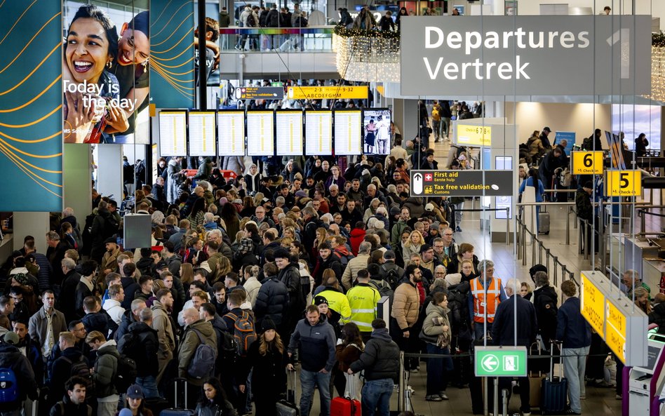 Na lotnisku utknęło wielu psażerów, których loty odwołano