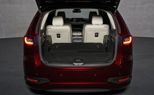 Po złożeniu trzeciego rzędu dostępne jest 687 litrów