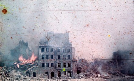 Rynek Starego Miasta w płomieniach powstańczych walk, sierpień 1944