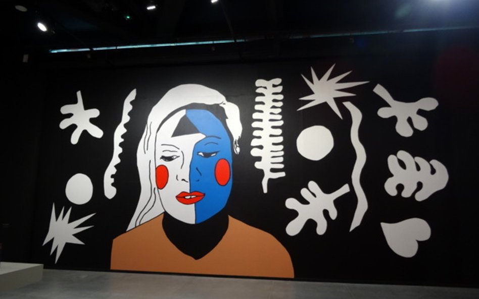 Karolina Bisch „Autoportret z wycinankami”, mural 10 „Jael” – rzeźba Pawła Althamera