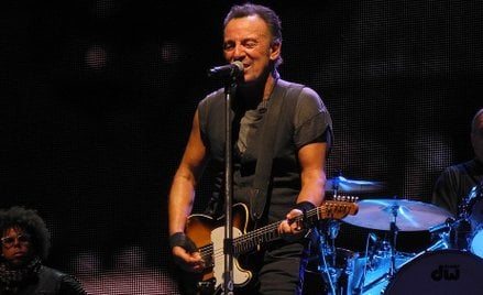 Szczepieni AstrąZeneką nie wejdą na koncert gwiazdy rocka