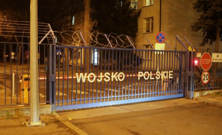 Wojsko i policja zakazują wjazdu na swoje parkingi chińskimi autami – ustaliła „Rzeczpospolita”