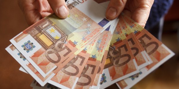 Ekonomiści: To przyjęcie euro jest receptą na poprawę bezpieczeństwa Polski
