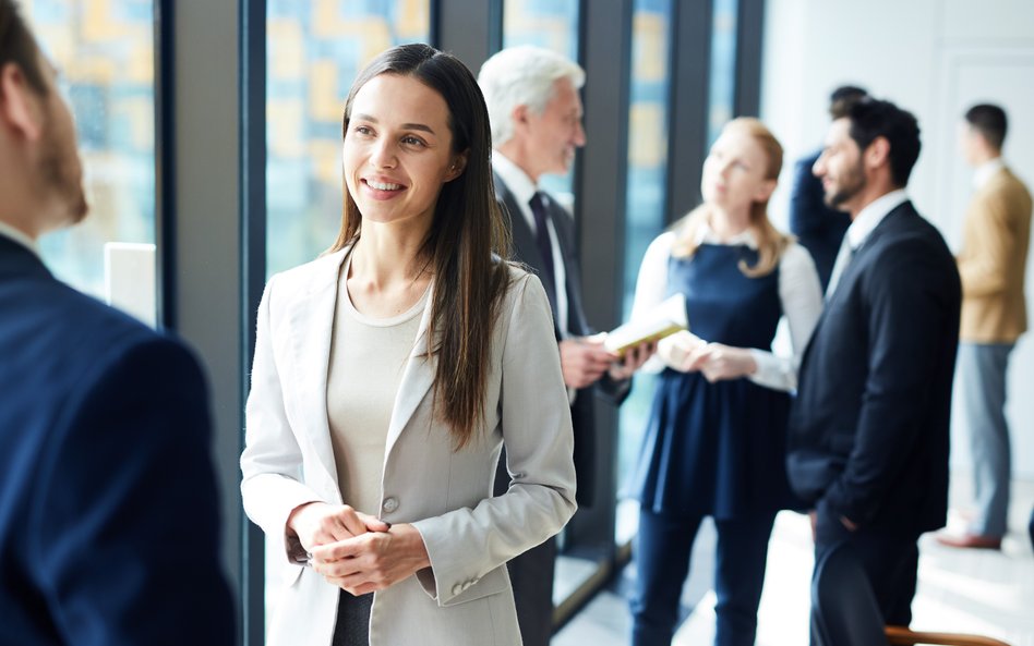 Wiele osób uważa, że alkohol jest niezbędny do budowania relacji biznesowych
