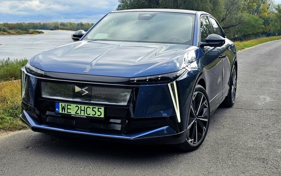 Fakt, DS N°8 nie boi się bycia innym. To auto zdecydowanie wyróżnia się z tłumu