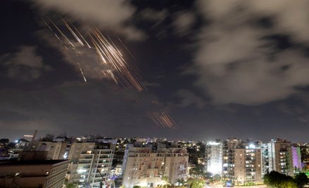 Izraelski system antyrakietowy we wtorek niszczył pociski wystrzelone przez Iran. Żelazna Kopuła rea