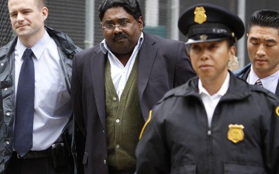 Raj Rajaratnam (w środku), szef Galleon Group