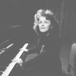 Burzliwe życie Edith Piaf (1915–1963) do dziś fascynuje wielbicieli jej talentu
