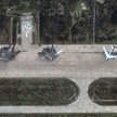 Zdjęcie satelitarne udostępnione przez Maxar Technologies pokazuje samoloty zniszczone po serii ukra