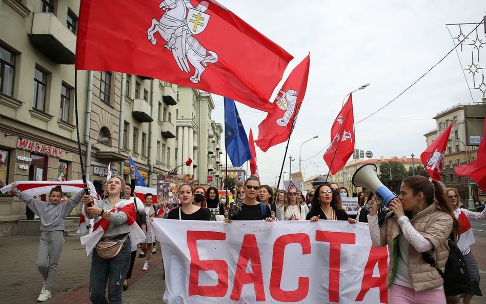 Białorusini zabrali z banków całą walutę