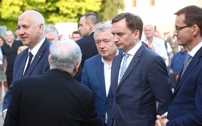 Prezes Jarosław Kaczyński i politycy Prawa i Sprawiedliwości, m.in. europoseł Joachom Brudziński, pr