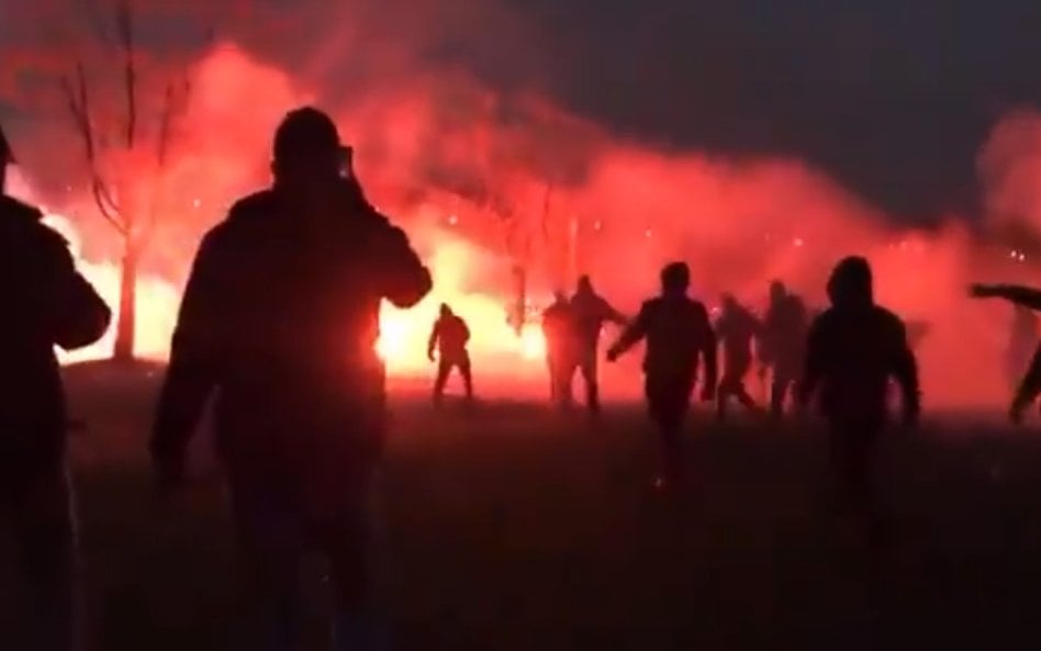 Marsz Niepodległości: Policja broni swojego działania. Publikuje nagrania