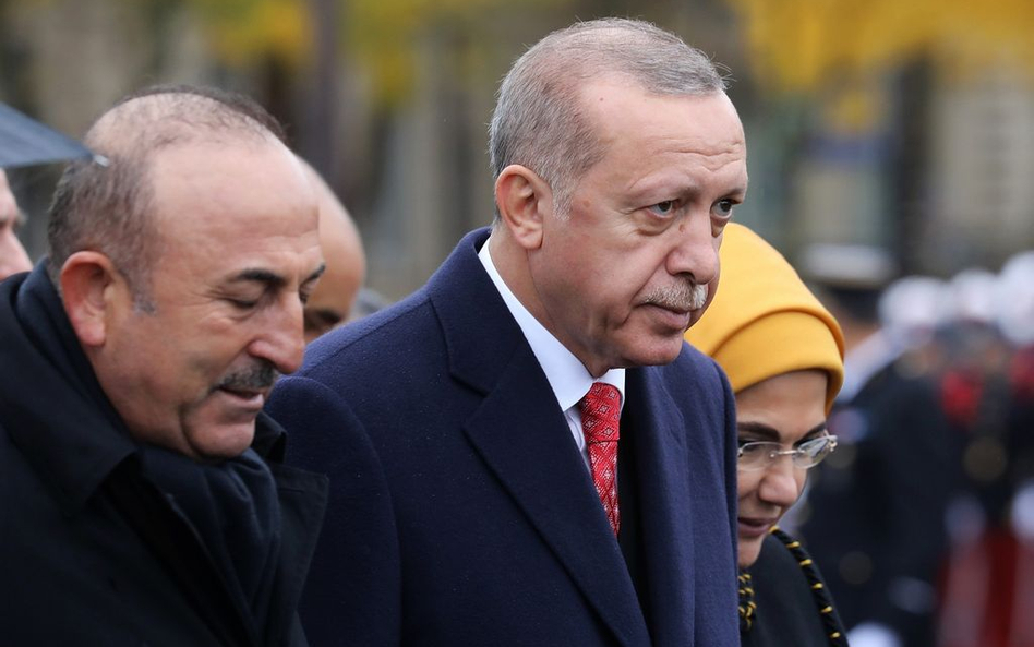 Szef MSZ Turcji Mehmet Cavusoglu i prezydent Turcji Recep Tayyip Erdogan