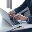 Informatyk nie rozliczy garnituru w kosztach. Choć klienci nie chcą, żeby chodził w bojówkach
