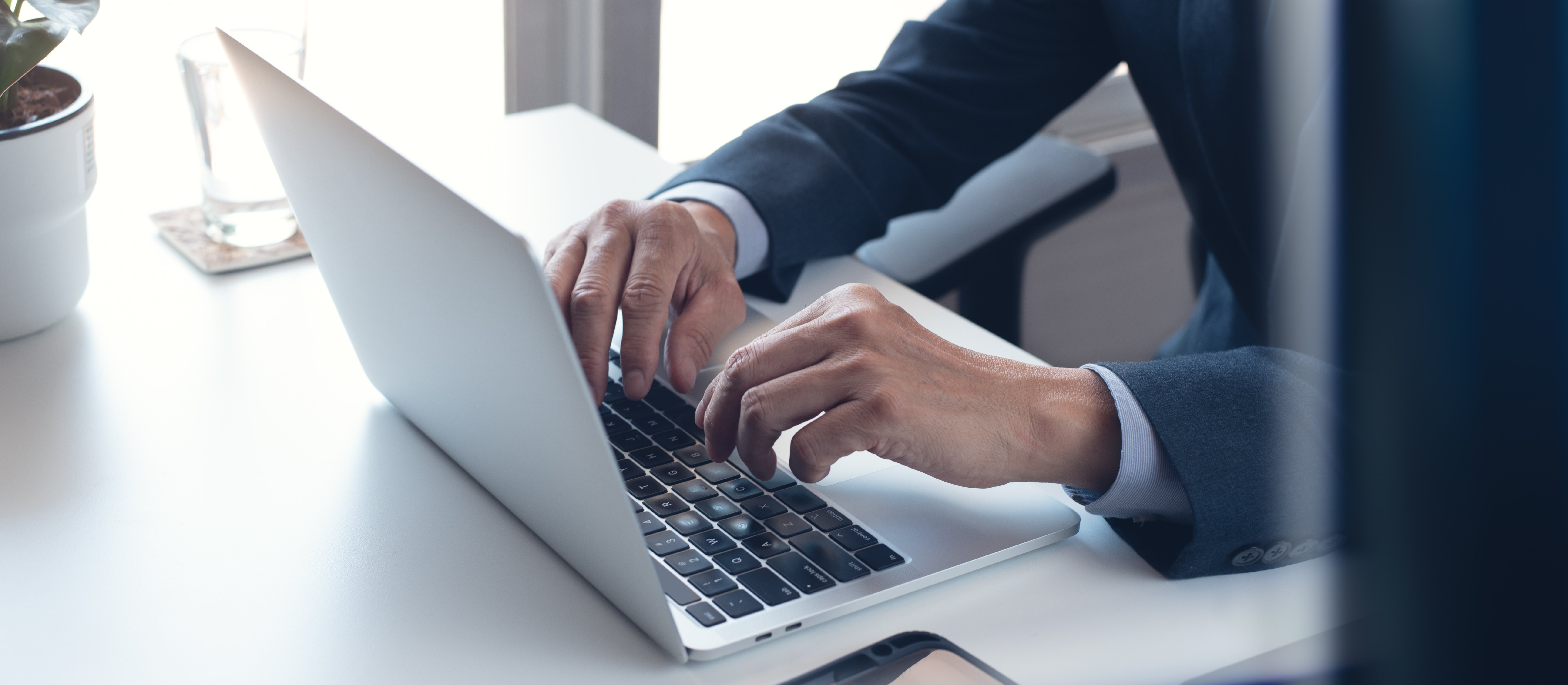 Informatyk nie rozliczy garnituru w kosztach. Choć klienci nie chcą, żeby chodził w bojówkach