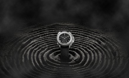 Longines Pilot Majetek Pioneer ma kopertę wykonaną z tytanu.