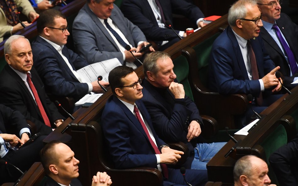 Premier Mateusz Morawiecki na sali obrad w Sejmu w Warszawie