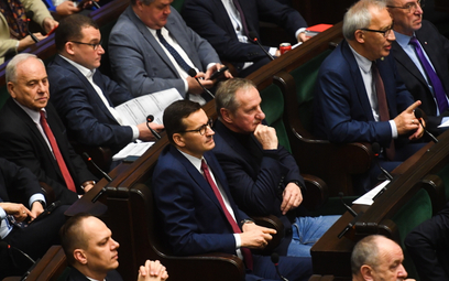 Premier Mateusz Morawiecki na sali obrad w Sejmu w Warszawie