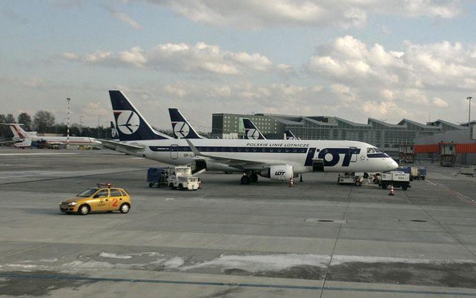 McNeal: Bankructwo grozi 50 przewoźnikom europejskim. W tym Polskim Liniom Lotniczym LOT
