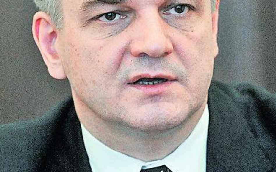 Wicepremier Waldemar Pawlak w marcu zapowiadał szybkie zdjęcie z firm obowiązku gromadzenia zapasów 