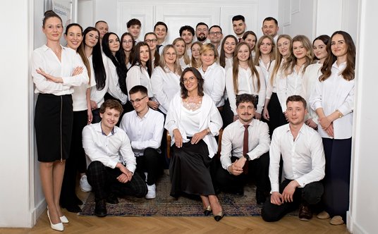 Szefowa Kancelarii Radcy Prawnego Beata Strzyżowska (w środku) wraz z zespołem